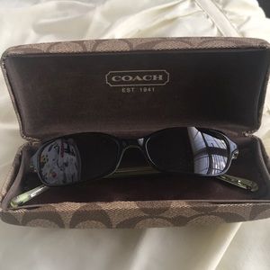 Coach Claudia black/grass sunglasses